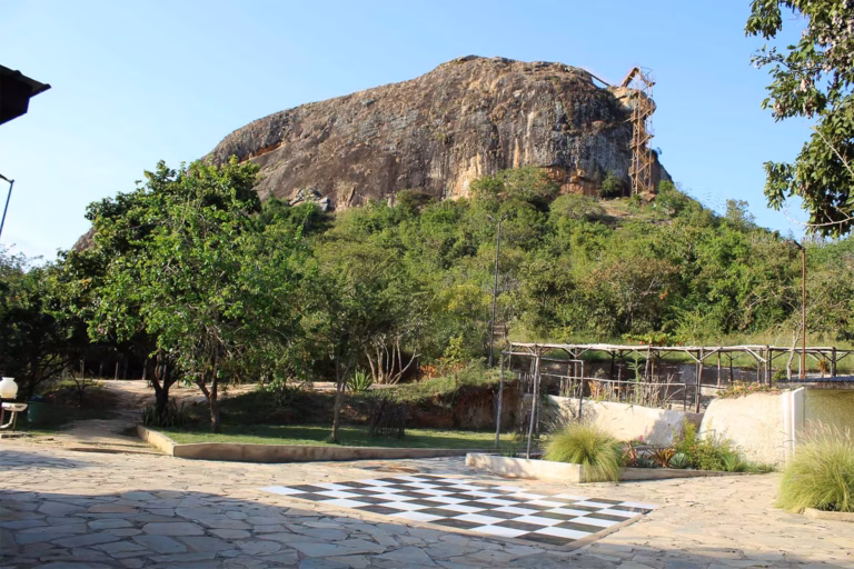 Nzambani Rock, Kenya