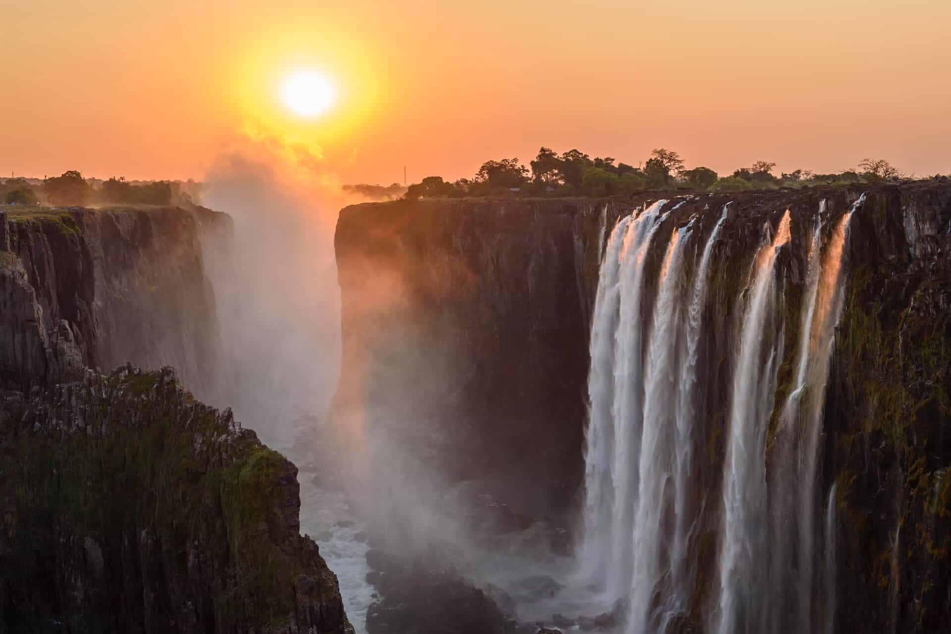 Facts About Victoria Falls in Zimbabwe and Zambia