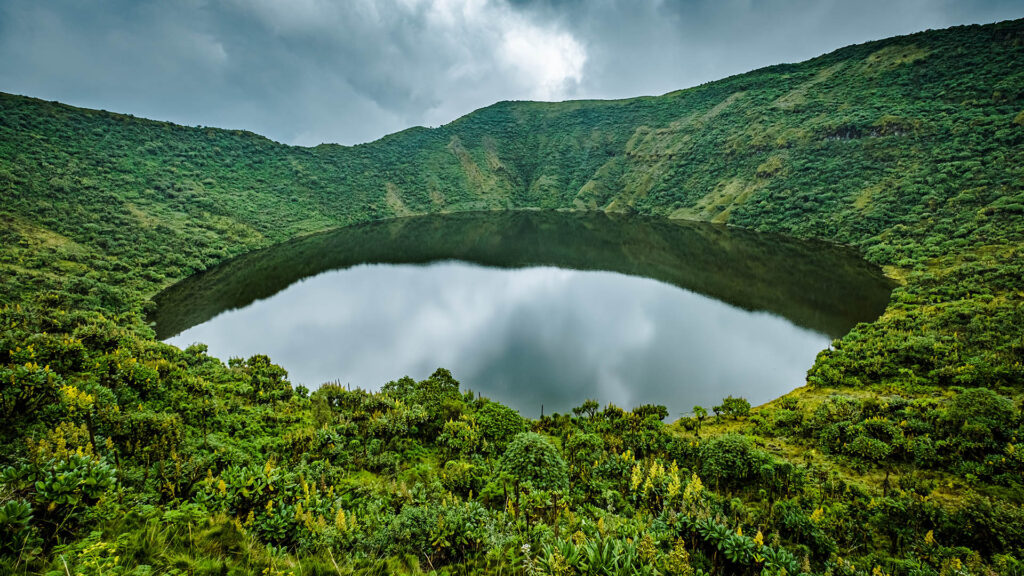 The drive toward the Virunga volcanoes